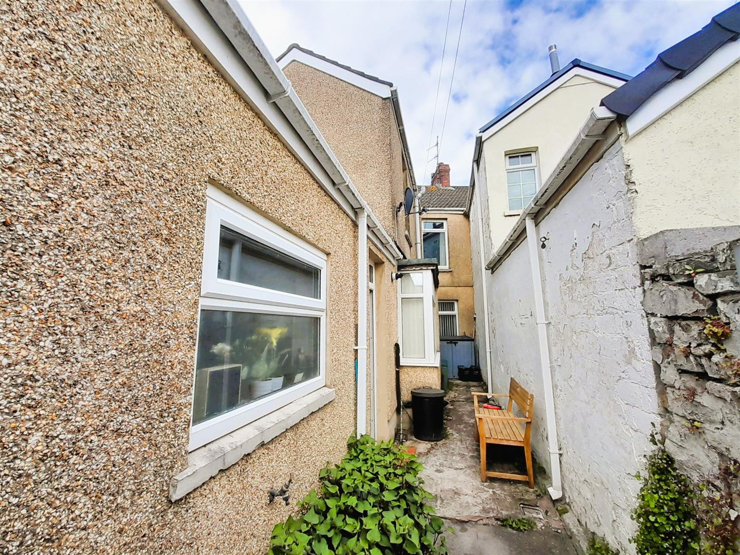 Coldstream Street, Llanelli, SA15 3BG